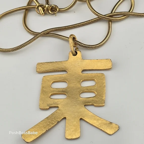Vintage Long Gold Tone Necklace with Asian-Inspired Pendant - Picture 9 of 10